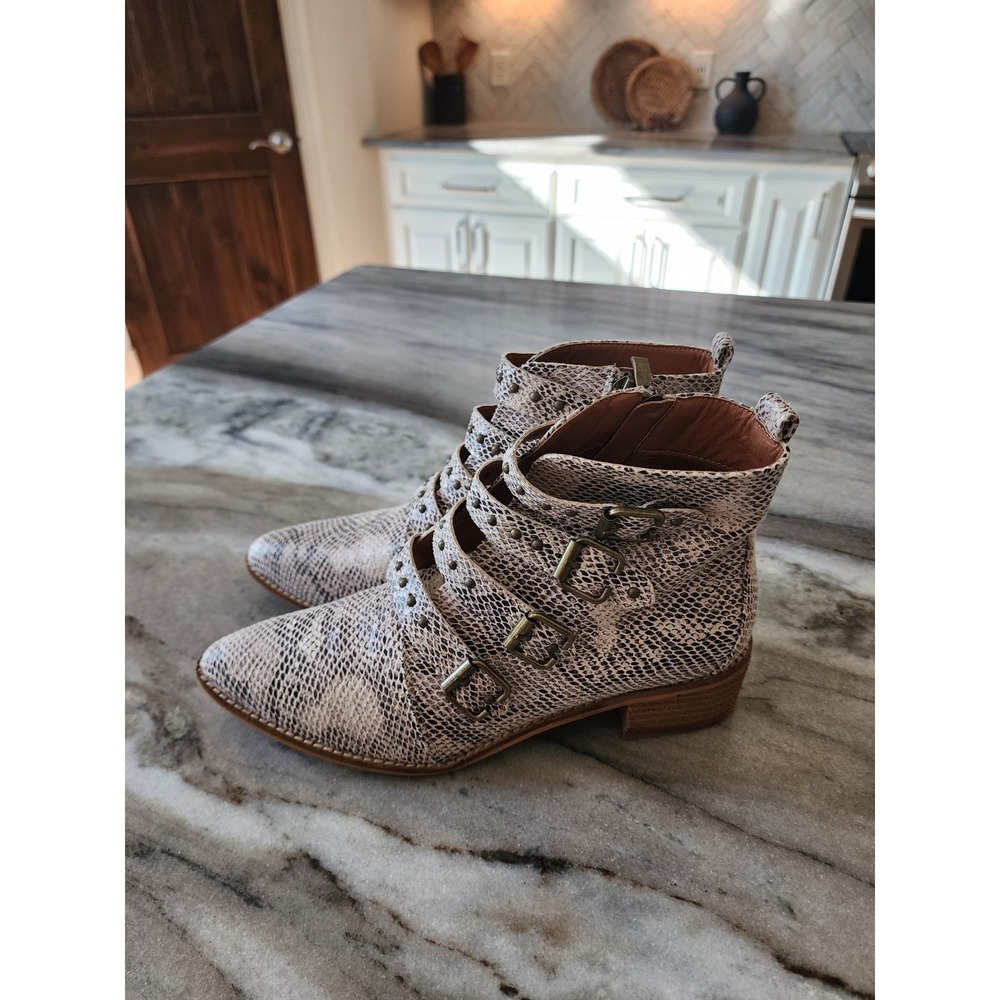 Boutique Womens Snakeskin Print Studded Multi Buckle Ankle Booties Size 8.5